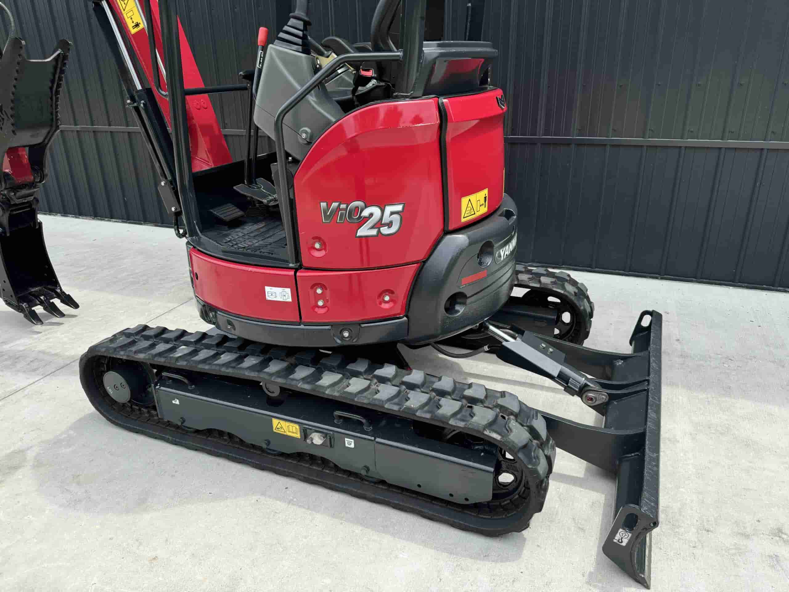 2022 YANMAR VIO25
